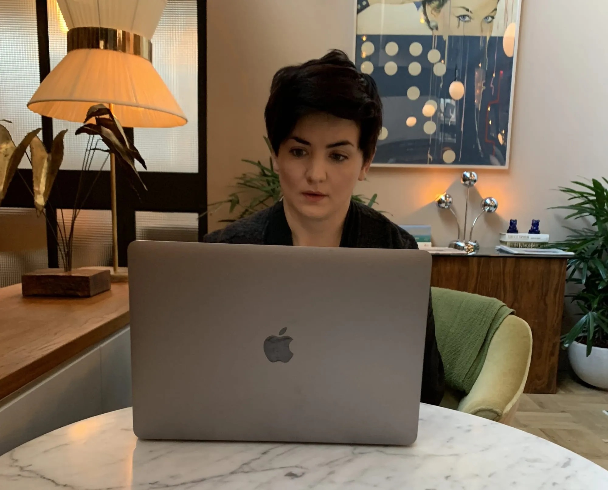Working with a virtual assistant in the Philippines to delegate tasks and reclaim focus